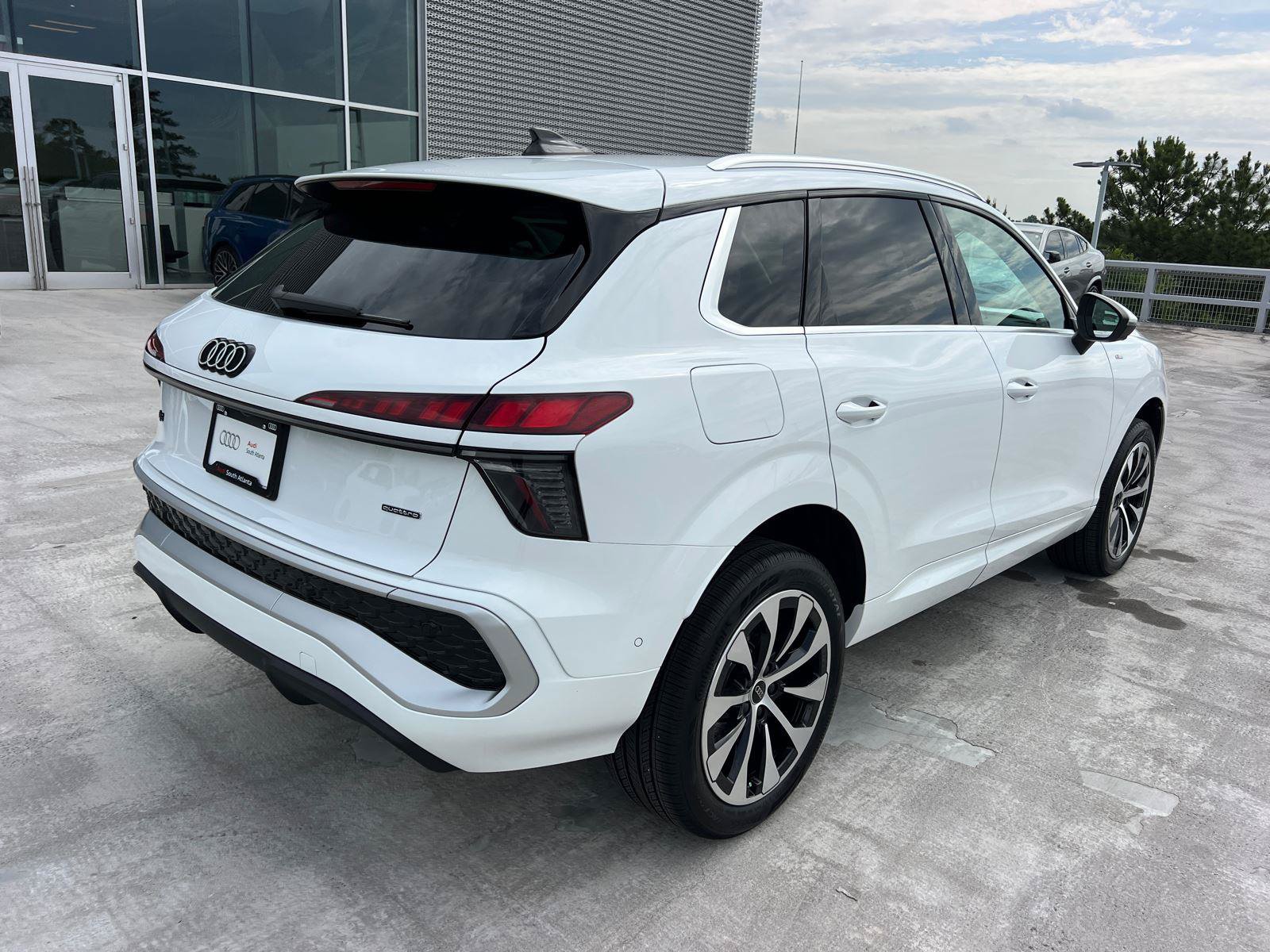 New 2026 Audi Q3 quattro 2.0T AWD/4WD image 5