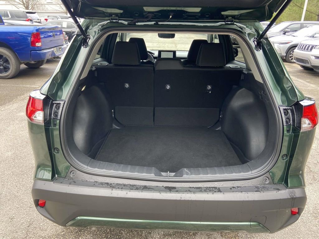 Used 2025 Toyota Corolla Cross LE image 10