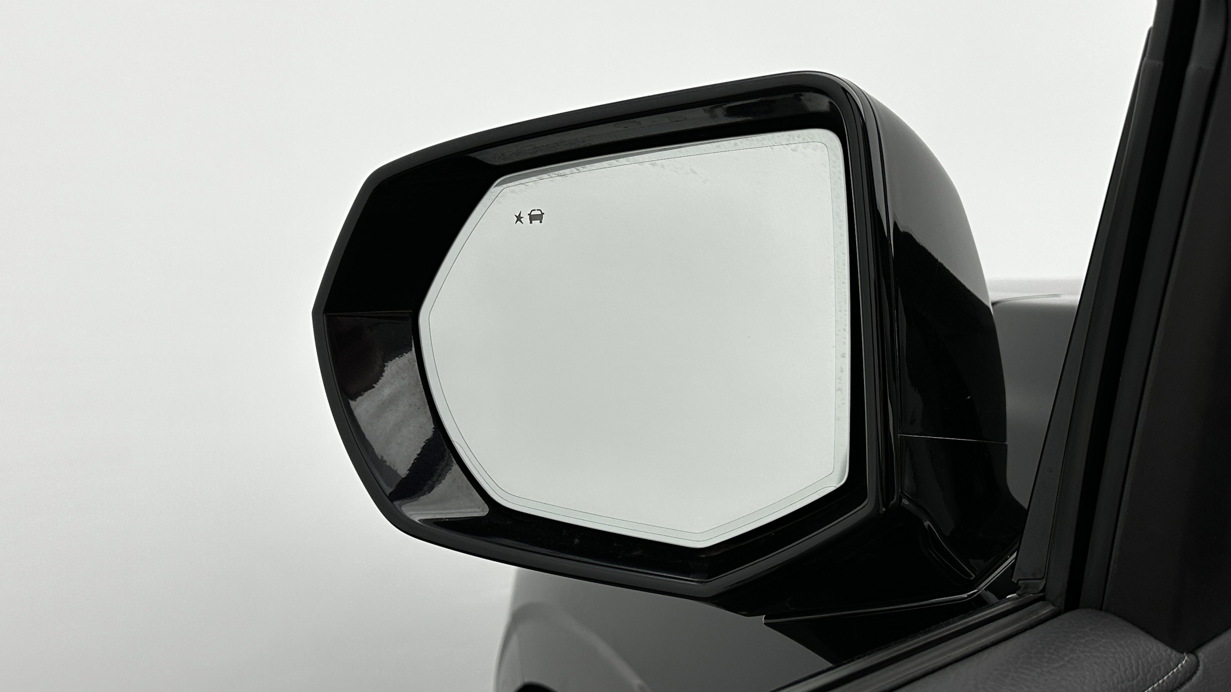 Used 2021 GMC Yukon Denali w/ Denali Premium Package image 13