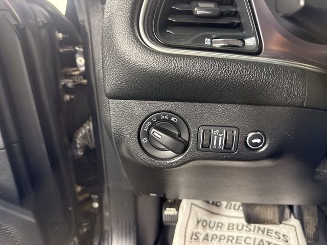 Used 2016 Dodge Challenger SXT w/ Driver Convenience Group RWD image 28