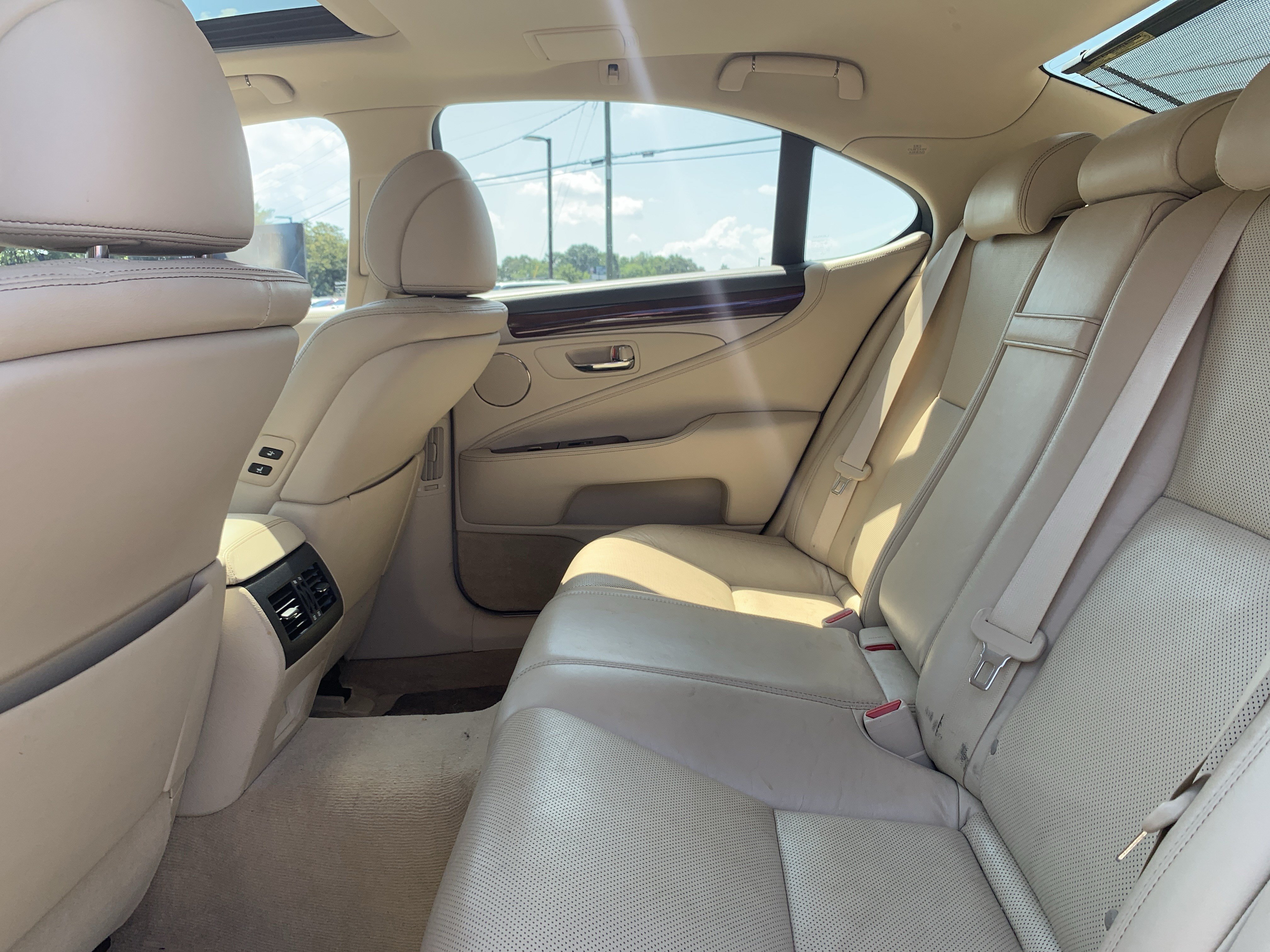 Used 2013 Lexus LS 460 AWD w/ Comfort Pkg image 32
