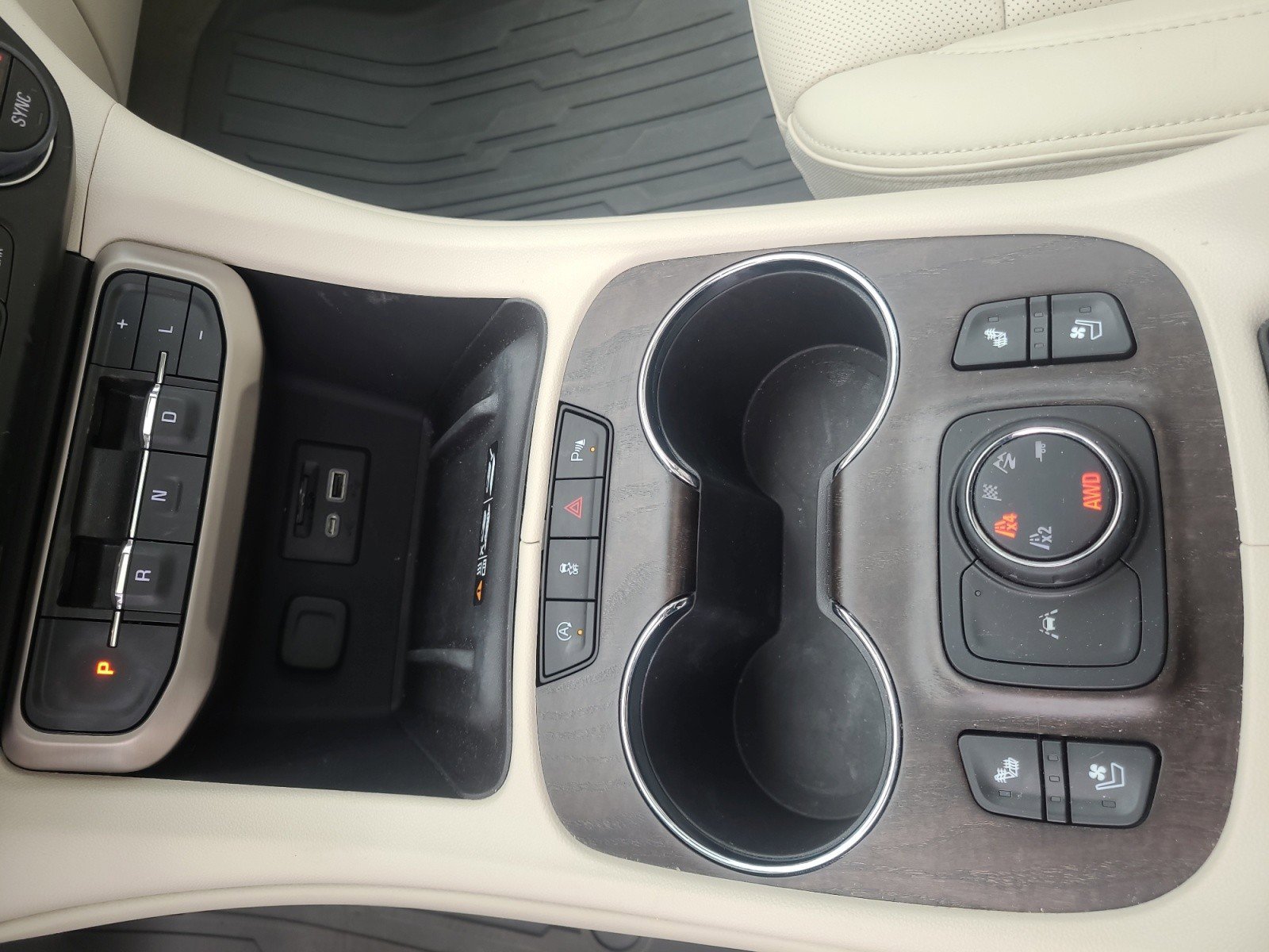 Used 2023 GMC Acadia Denali w/ Trailering Package AWD/4WD image 15