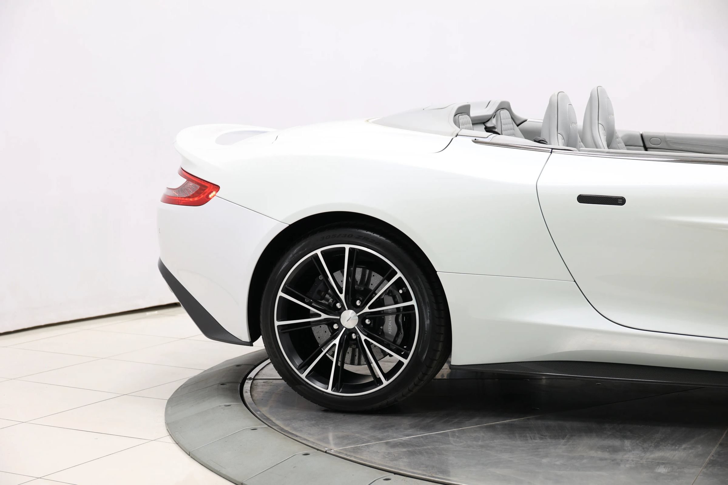 Used 2014 Aston Martin Vanquish Volante RWD image 69