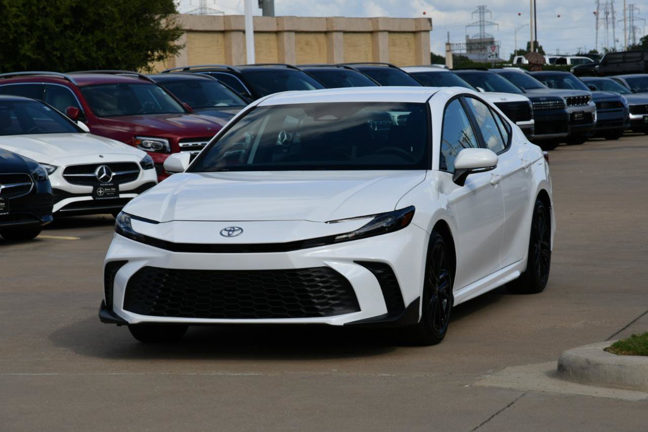 Used 2026 Toyota Camry SE FWD image 2