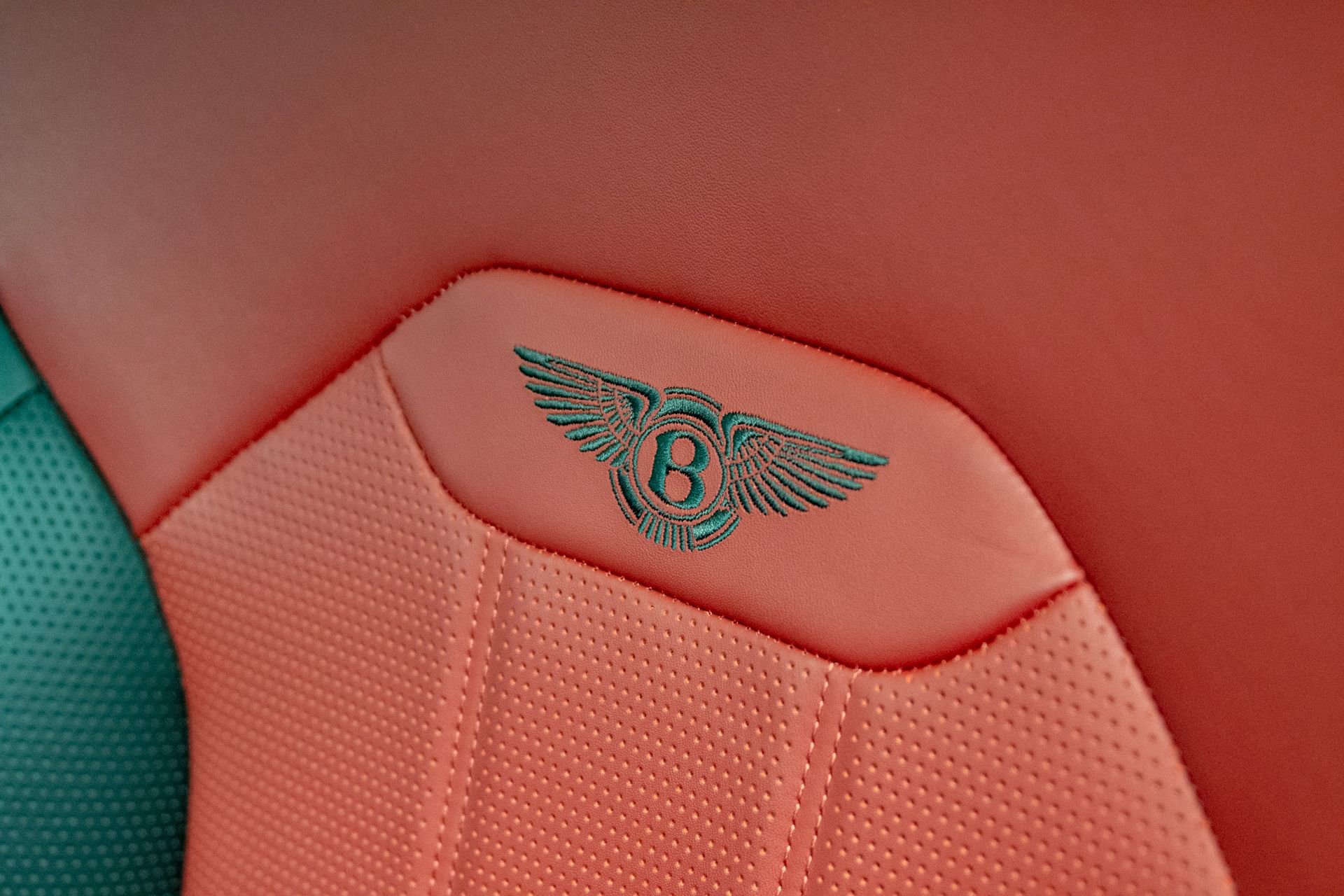 Used 2022 Bentley Bentayga AWD/4WD image 19