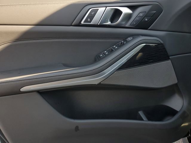Used 2025 BMW X5 xDrive40i w/ M Sport Package image 22