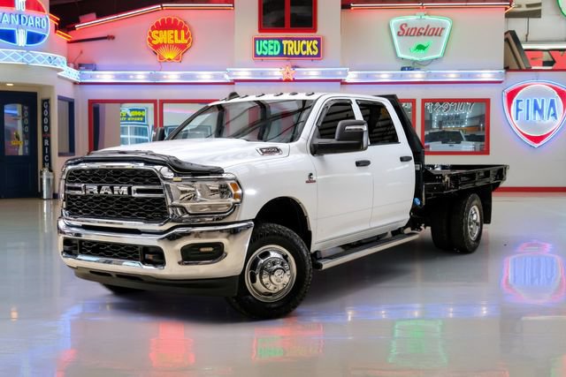 Used 2024 RAM 3500 Tradesman w/ Chrome Appearance Group AWD/4WD image 2