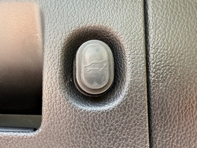 Used 2020 Cadillac Escalade Luxury AWD/4WD image 25