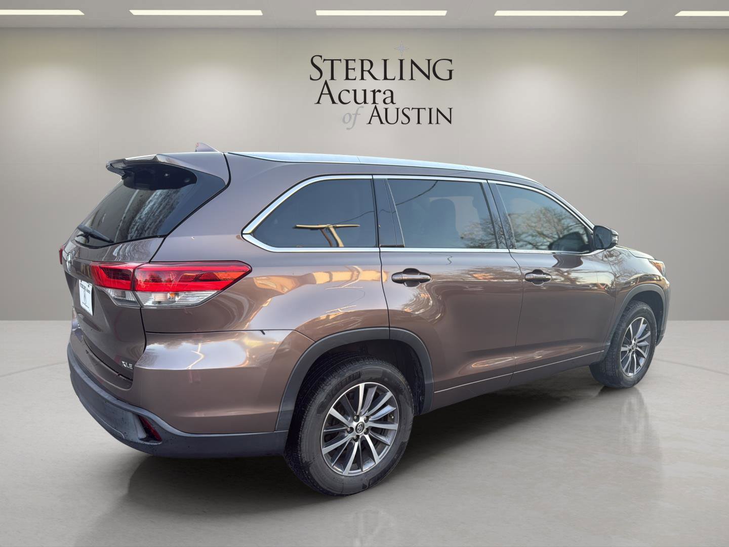 Used 2017 Toyota Highlander XLE image 5