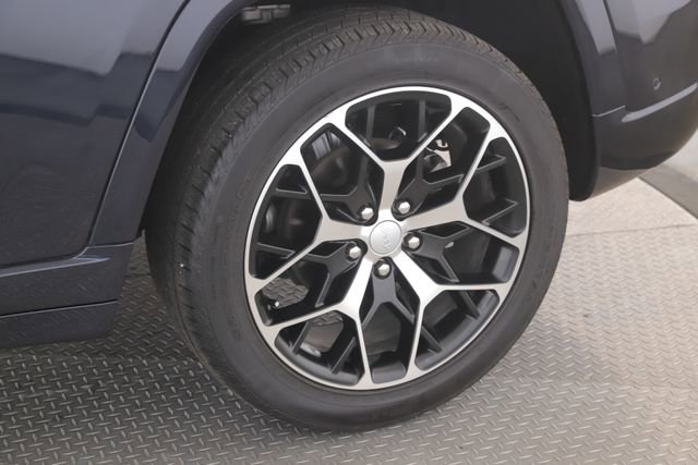 Used 2024 Jeep Grand Cherokee Summit image 14