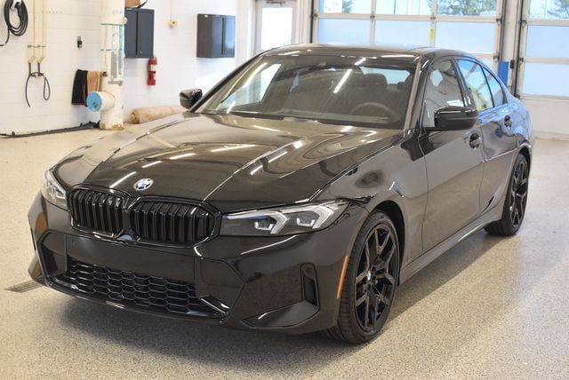 New 2026 BMW 330i xDrive Sedan w/ M Sport Package AWD/4WD image 9