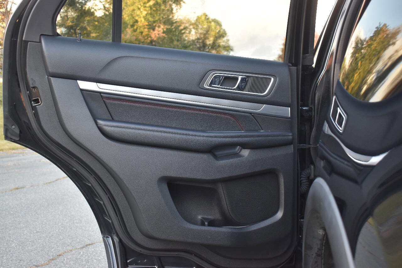 Used 2016 Ford Explorer Sport w/ Equipment Group 401A image 9