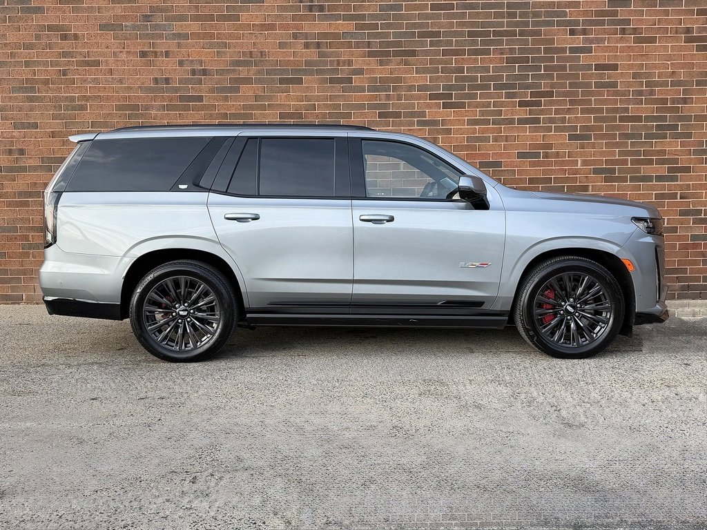 Used 2023 Cadillac Escalade V w/ LPO, ONYX Package image 8