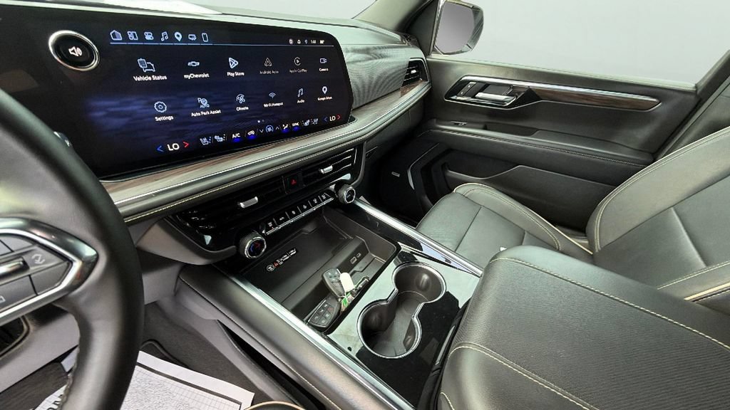 Certified 2025 Chevrolet Suburban Premier AWD/4WD image 19