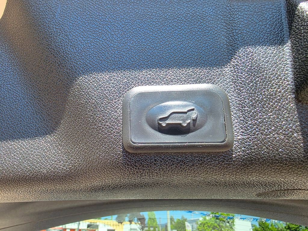 Used 2015 GMC Acadia SLE FWD image 25