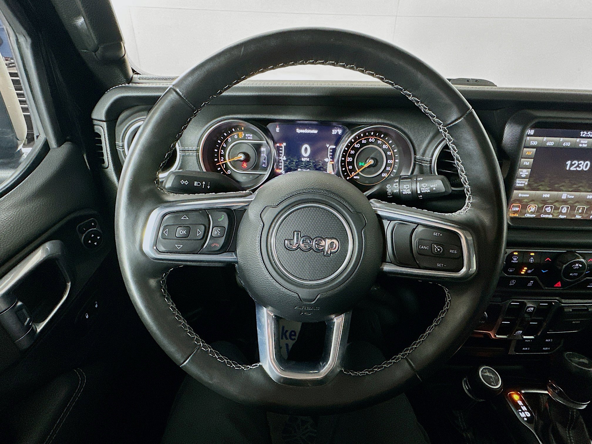 Used 2022 Jeep Wrangler Unlimited Sahara w/ Cold Weather Group AWD/4WD image 11