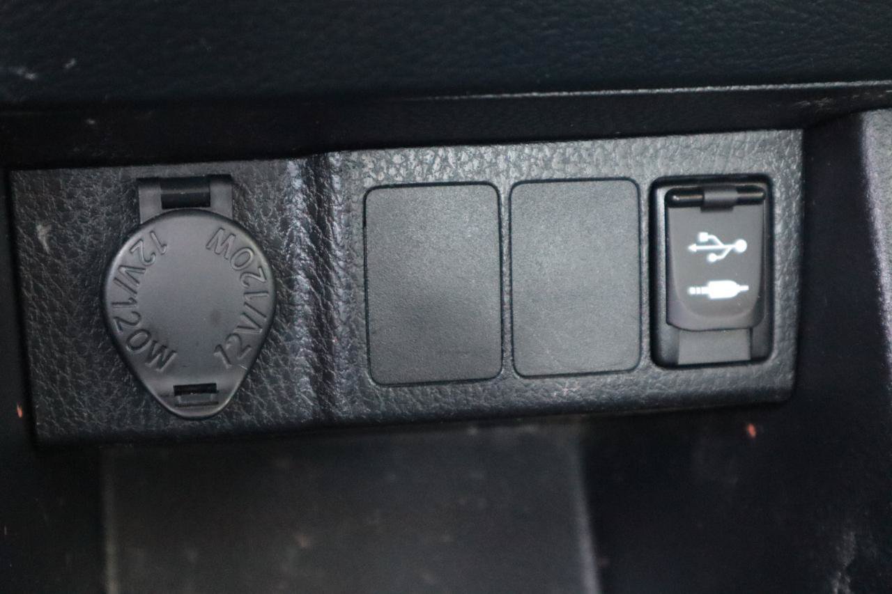 Used 2015 Toyota Corolla LE FWD image 56