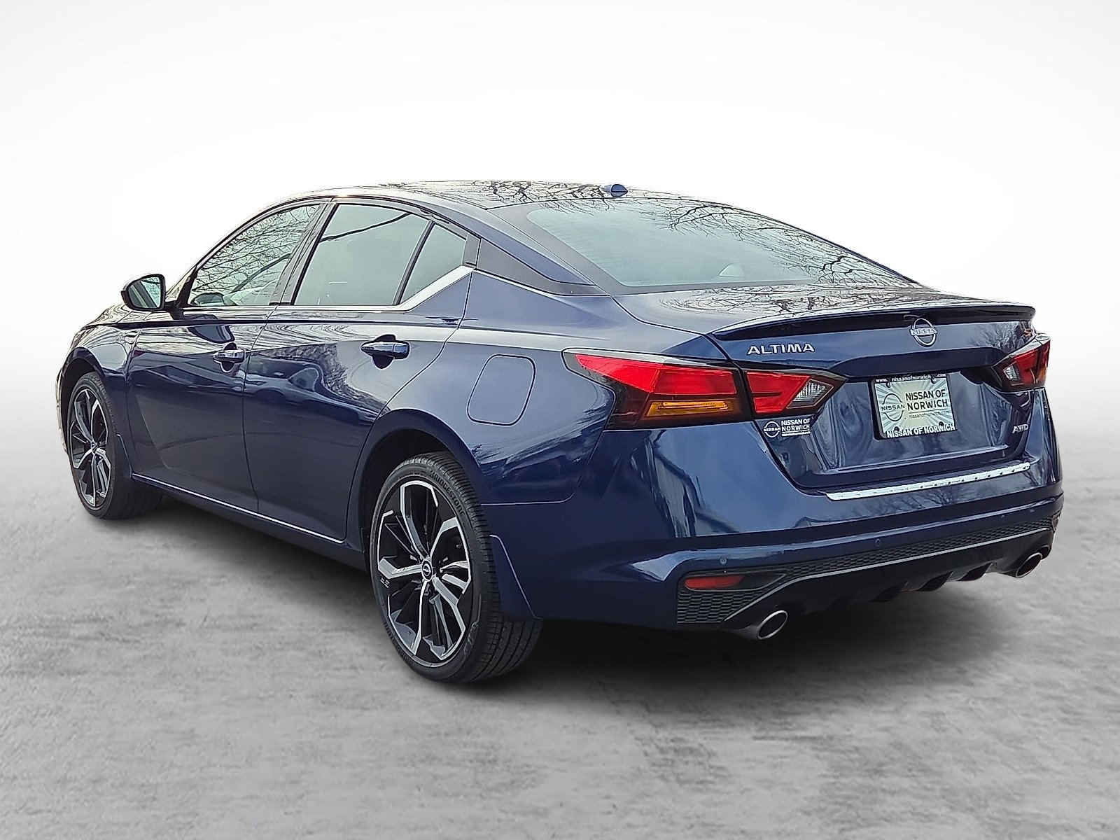 Used 2023 Nissan Altima 2.5 SR w/ SR Premium Package image 4