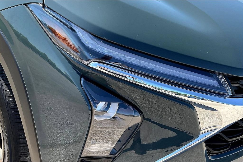Used 2025 Chevrolet Trax LT w/ Sunroof Package FWD image 26