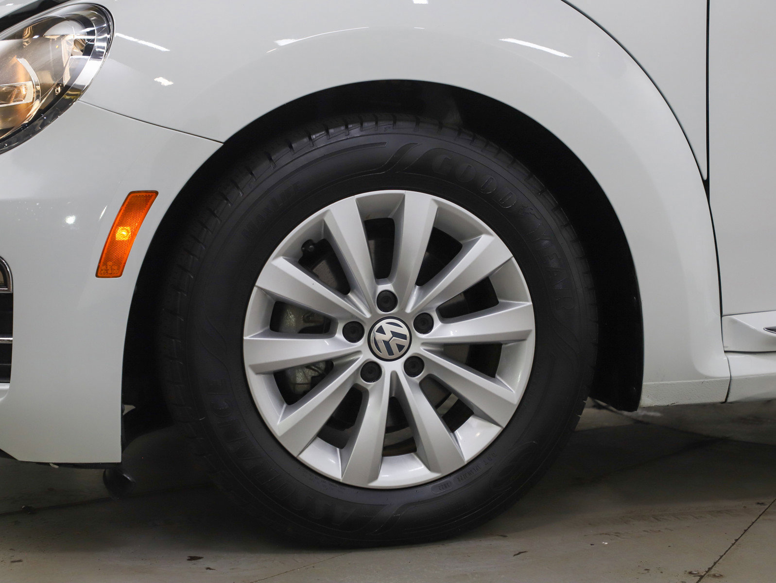 Used 2019 Volkswagen Beetle 2.0T S FWD image 25