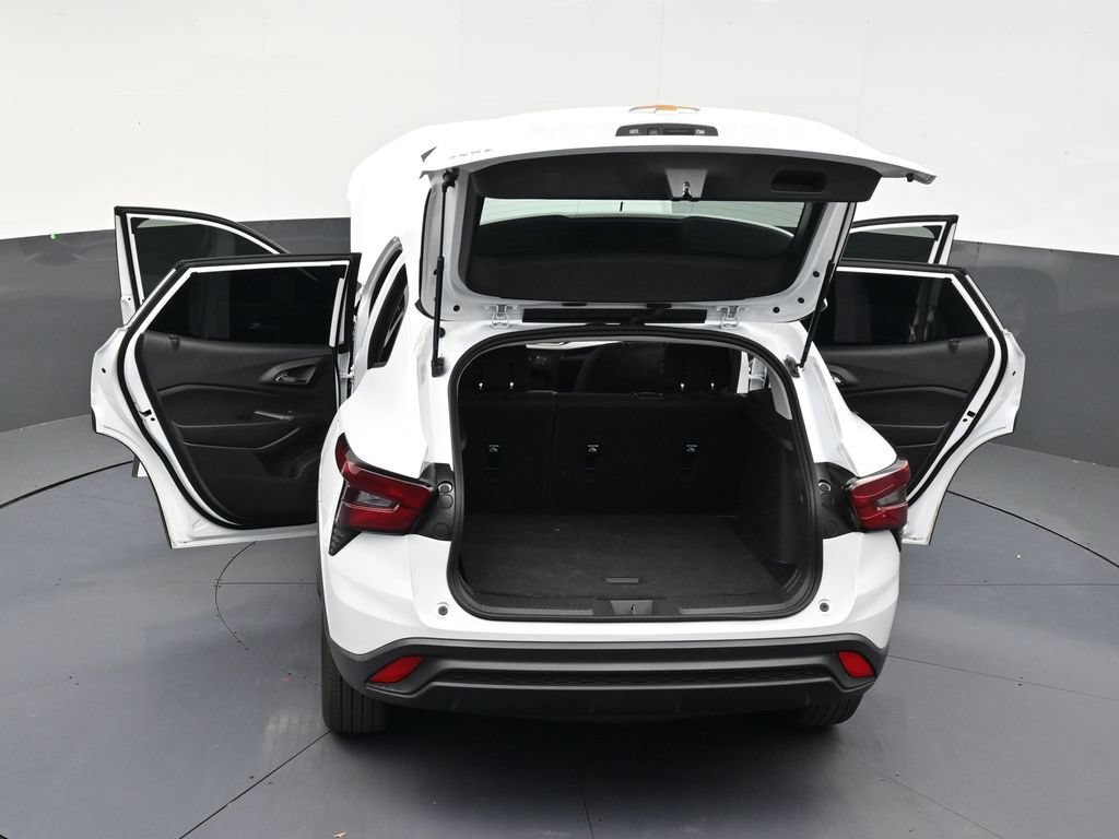 Used 2026 Chevrolet Trax LS FWD image 32