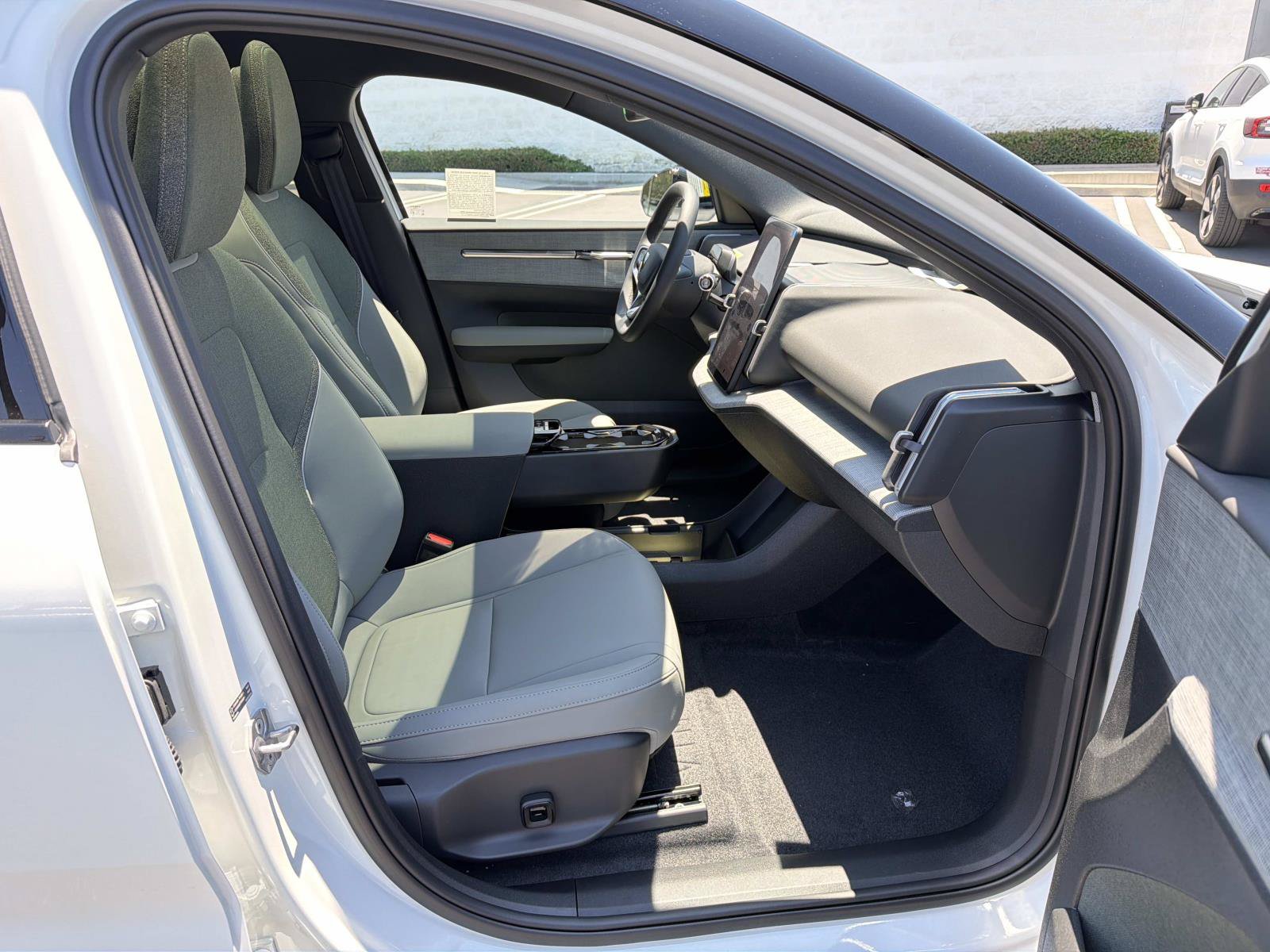New 2026 Volvo EX30 Plus w/ Protection Package AWD/4WD image 20