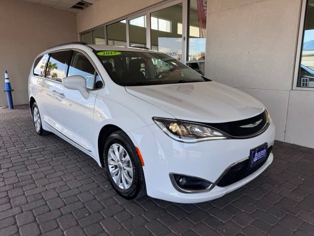 Used 2017 Chrysler Pacifica Touring-L FWD image 7