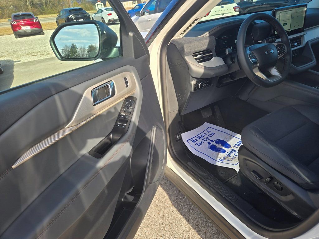 New 2026 Ford Explorer Active image 6