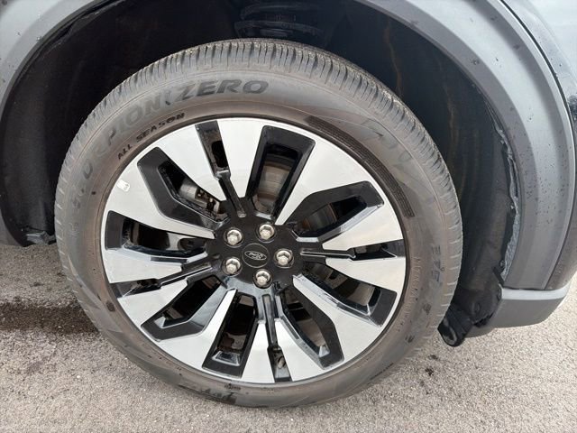 Used 2025 Ford Explorer Platinum w/ LUX Leather Package AWD/4WD image 4