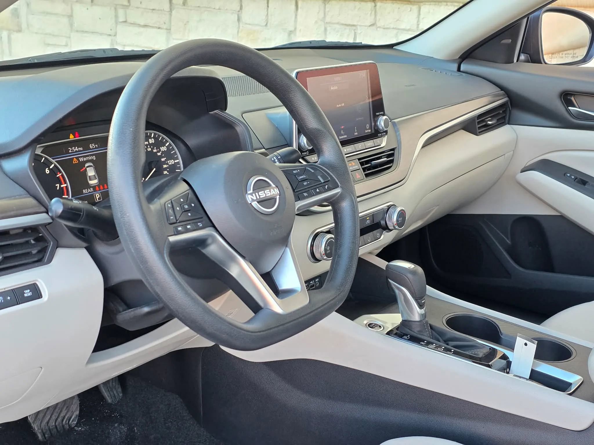 Used 2025 Nissan Altima 2.5 SV image 9