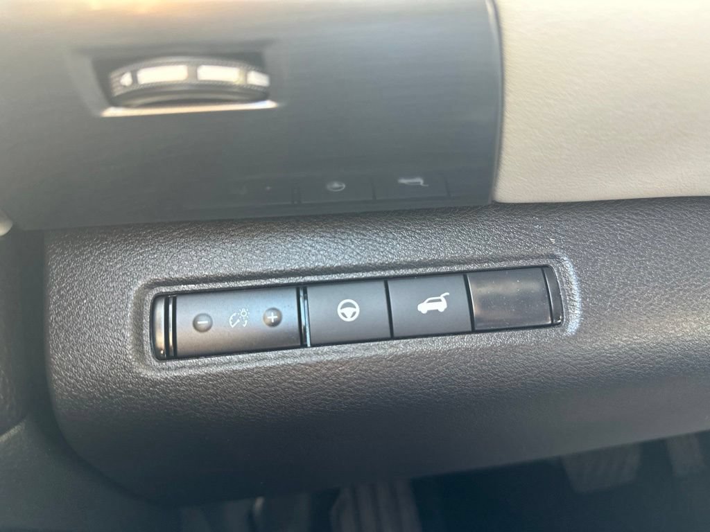 Used 2025 Nissan Pathfinder SL FWD image 22