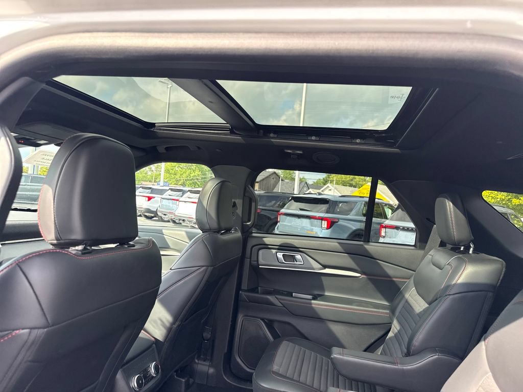 Used 2025 Ford Explorer ST-Line w/ Premium Package AWD/4WD image 19