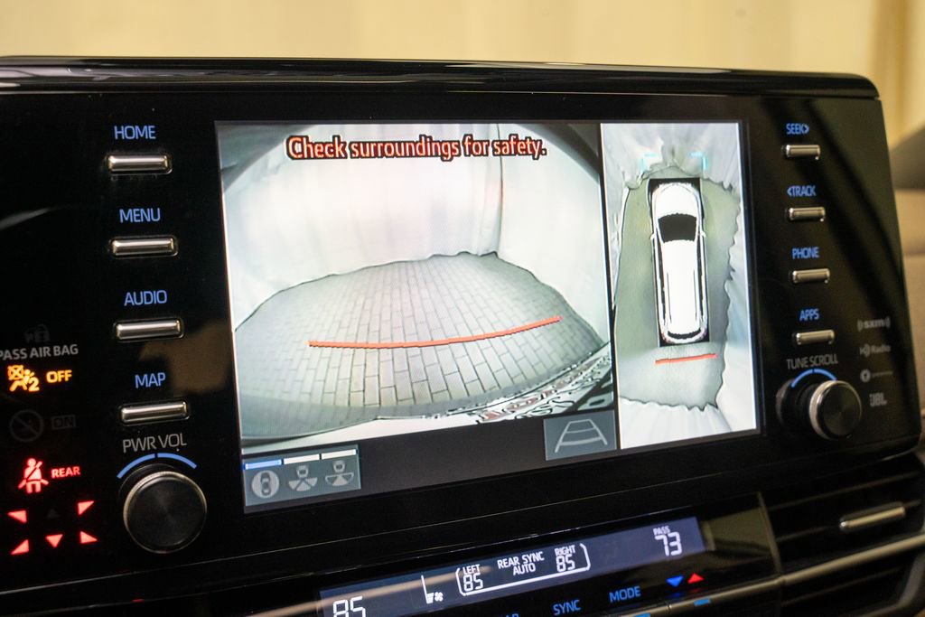 Used 2022 Toyota Sienna Platinum image 16