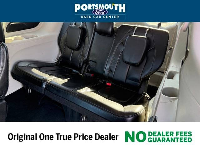 Used 2023 Chrysler Pacifica Touring-L image 8