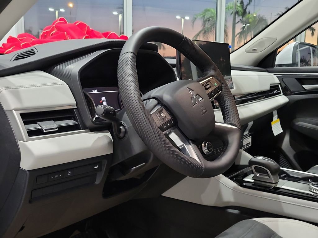 New 2026 Mitsubishi Outlander SE image 8