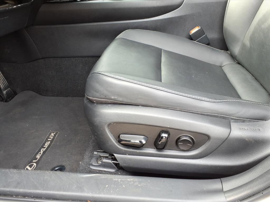 Used 2022 Lexus UX 200 w/ Premium Package image 26