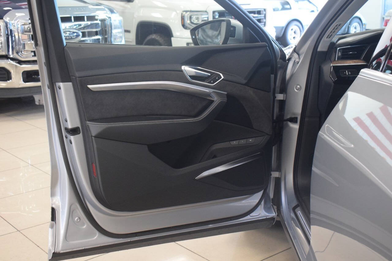 Used 2019 Audi e-tron Prestige w/ Prestige Package AWD/4WD image 41
