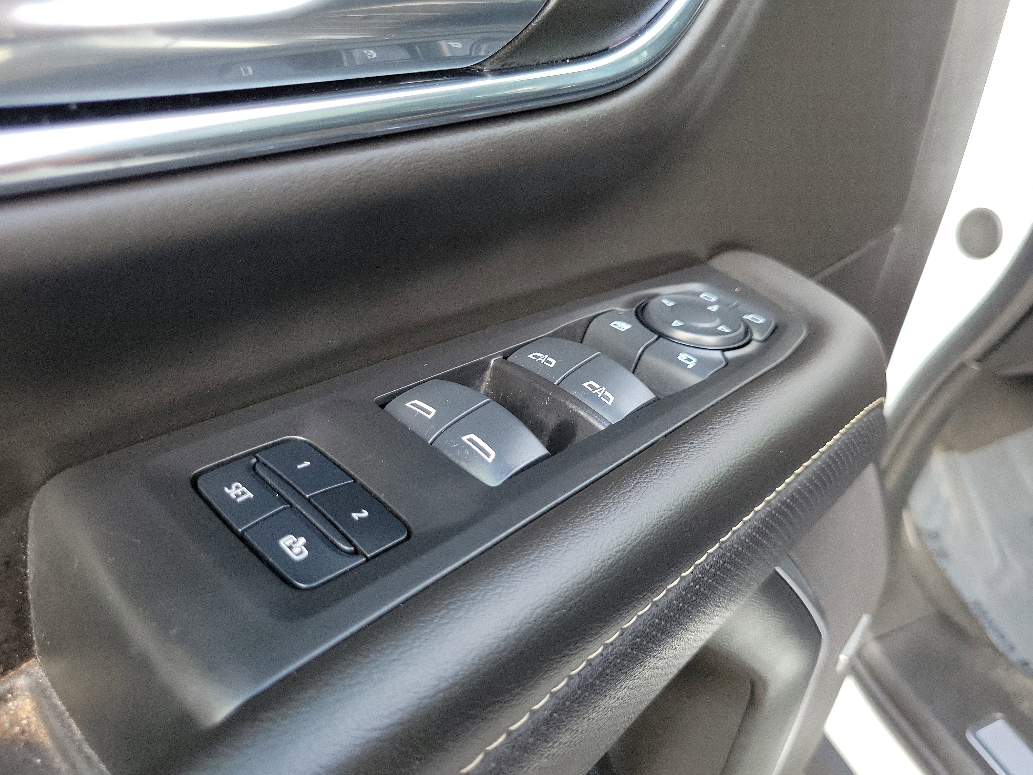 Used 2024 GMC Yukon XL SLT w/ SLT Premium Package RWD image 27