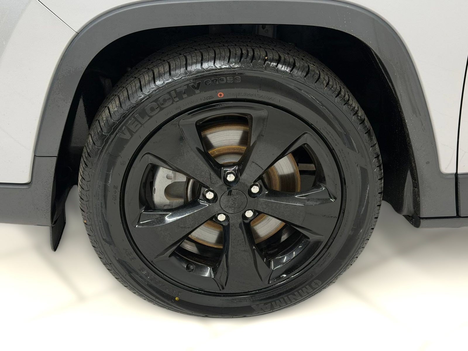 Used 2020 Jeep Cherokee Latitude Plus FWD image 11