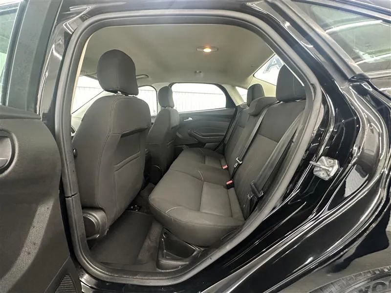 Used 2017 Ford Focus SE FWD image 12