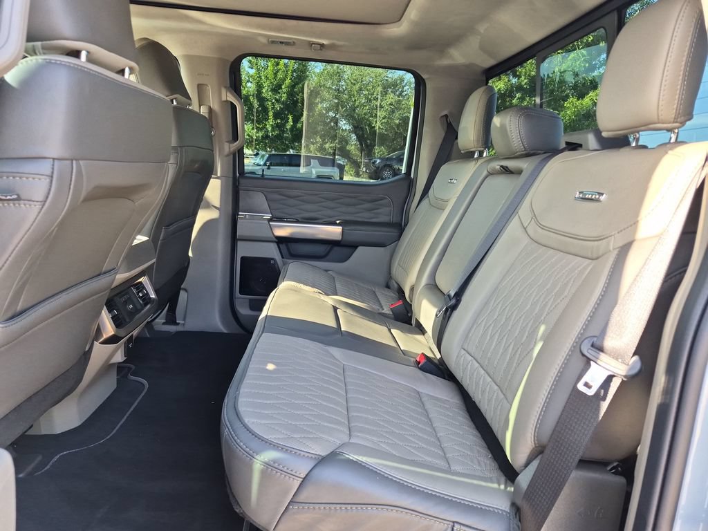 Used 2025 Ford F250 Platinum w/ Platinum Plus Package AWD/4WD image 36