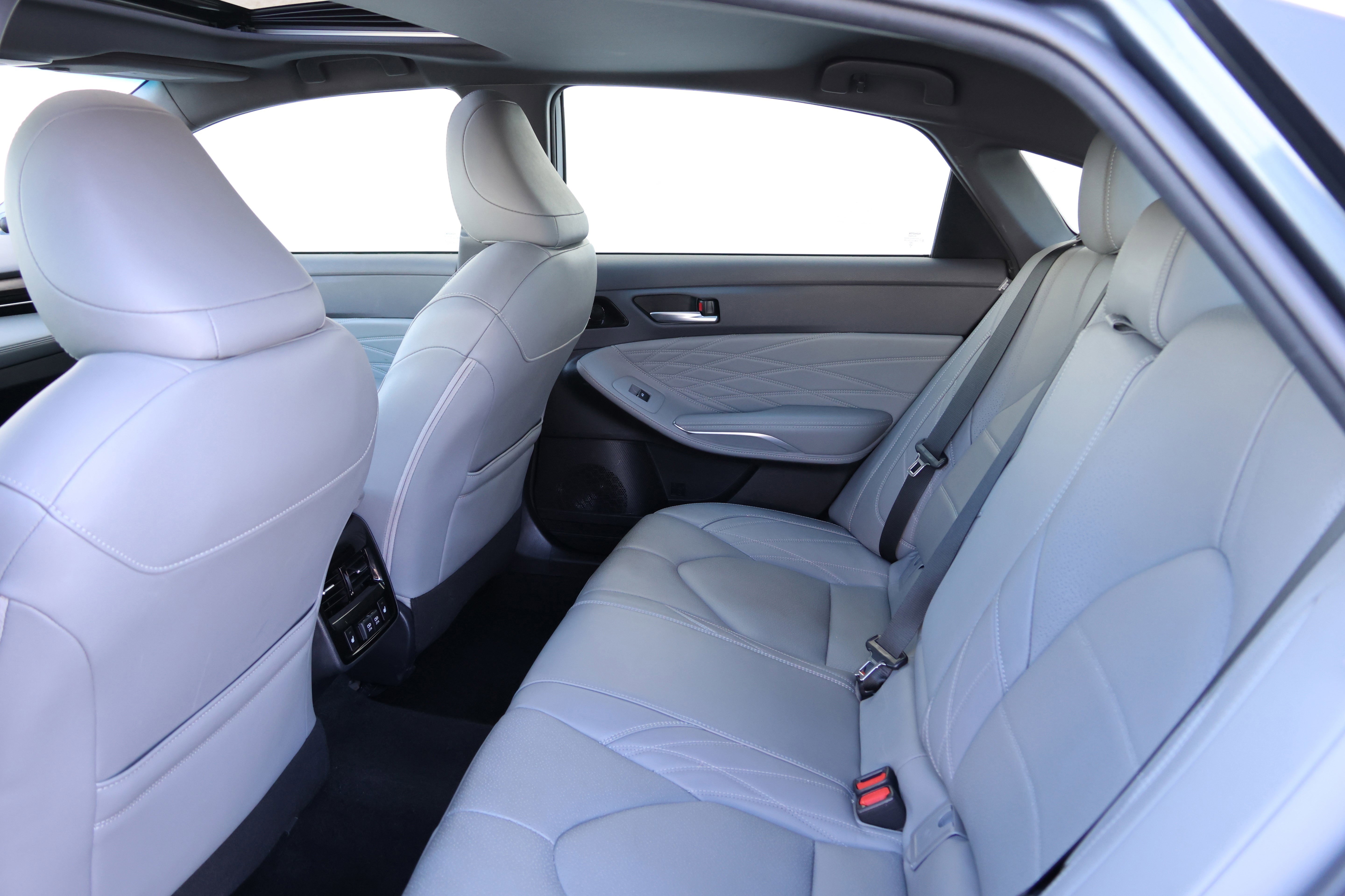 Used 2019 Toyota Avalon Limited w/ Advanced Safety Package image 35