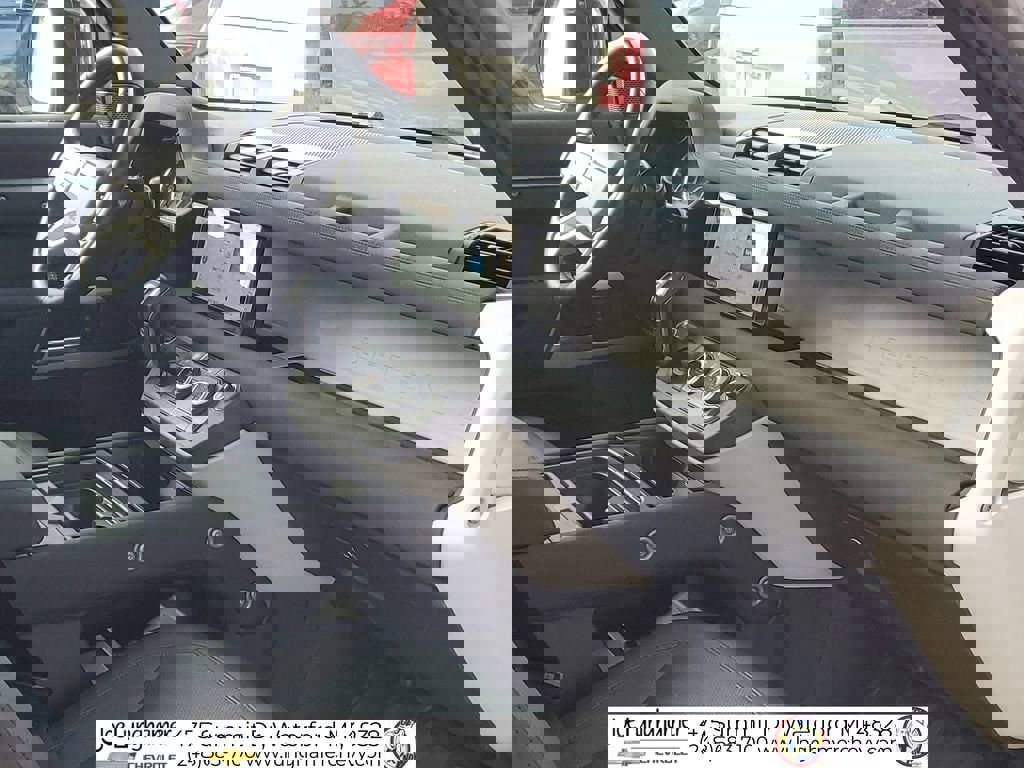 Used 2023 Land Rover Defender 110 SE image 30