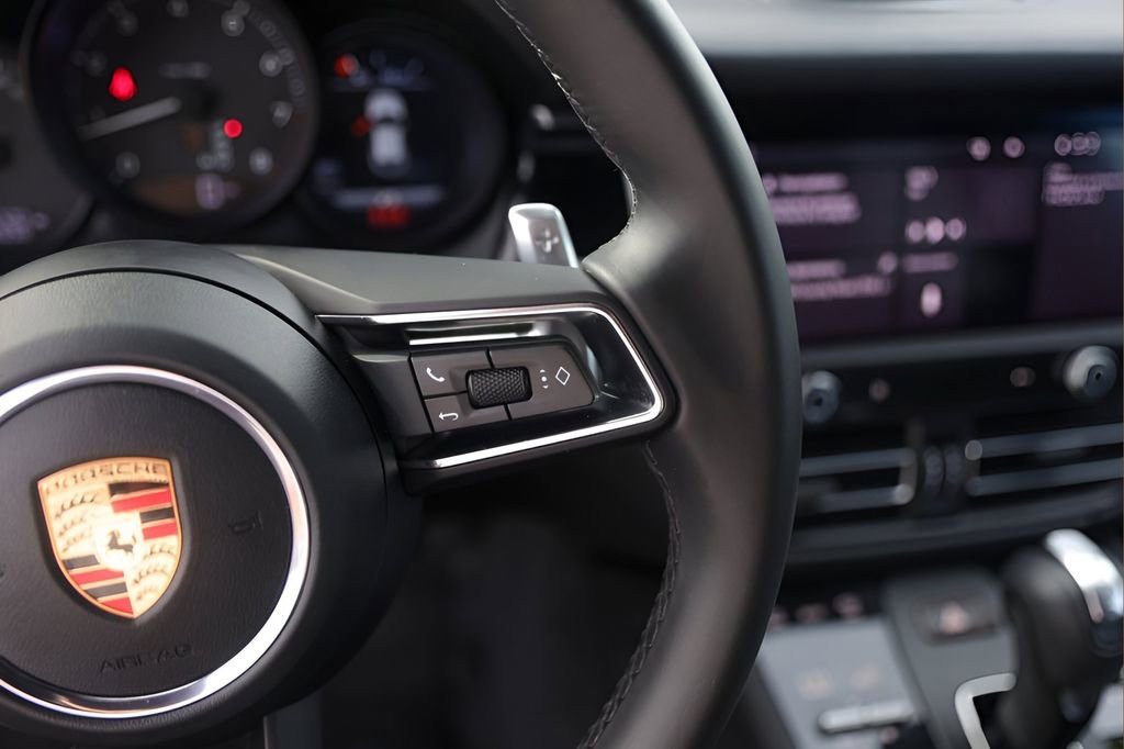 Used 2025 Porsche Macan image 13