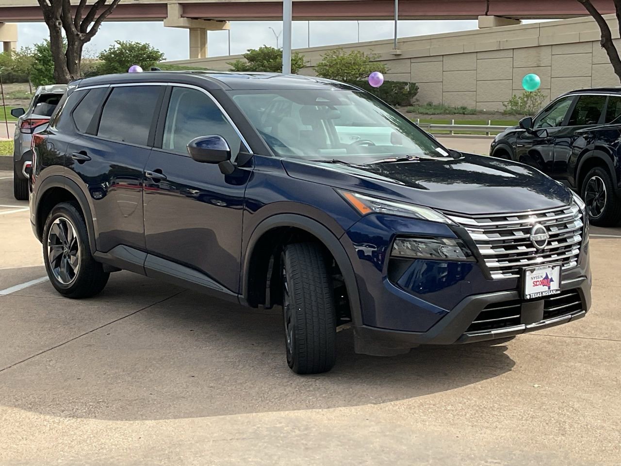 Used 2025 Nissan Rogue SV image 4