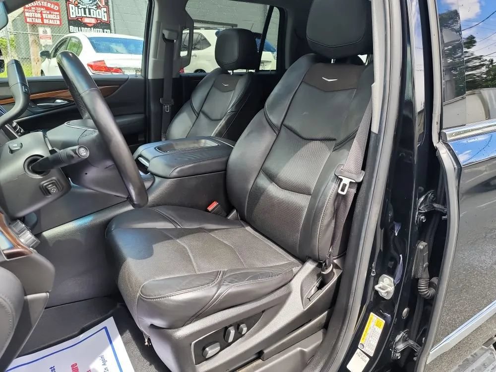 Used 2018 Cadillac Escalade Luxury AWD/4WD image 9