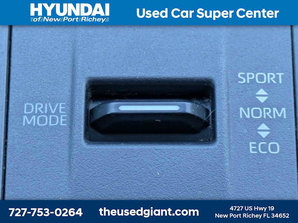 Used 2020 Toyota Highlander XLE FWD image 32