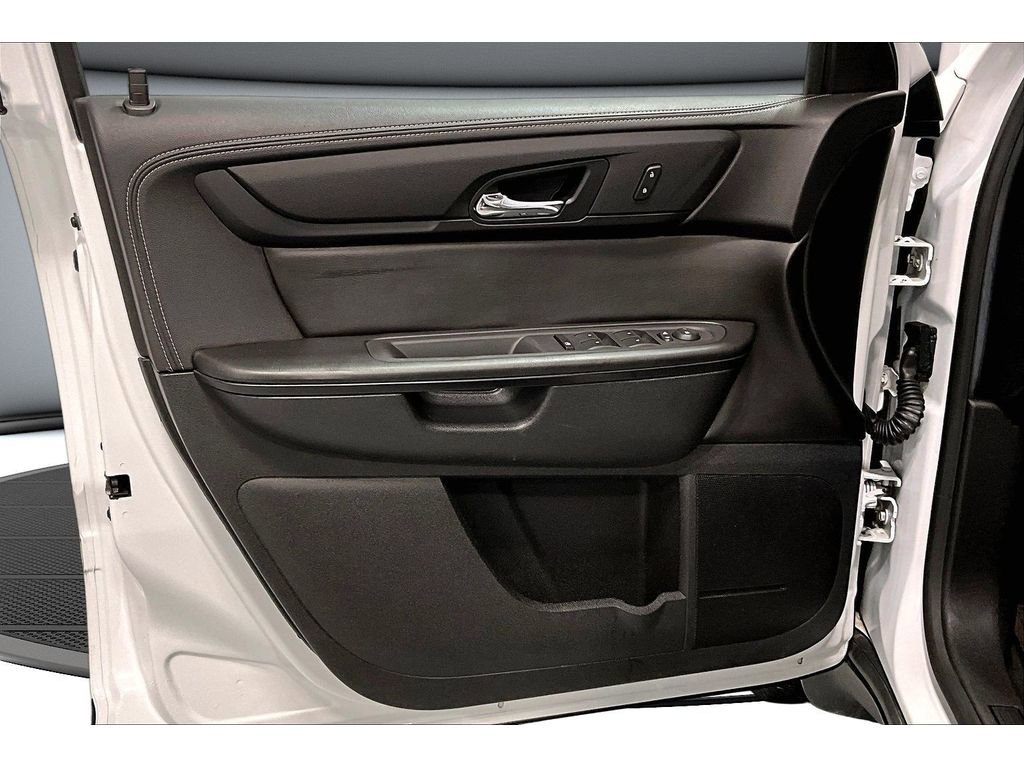 Used 2017 Chevrolet Traverse LT w/ Style and Technology Package FWD image 24