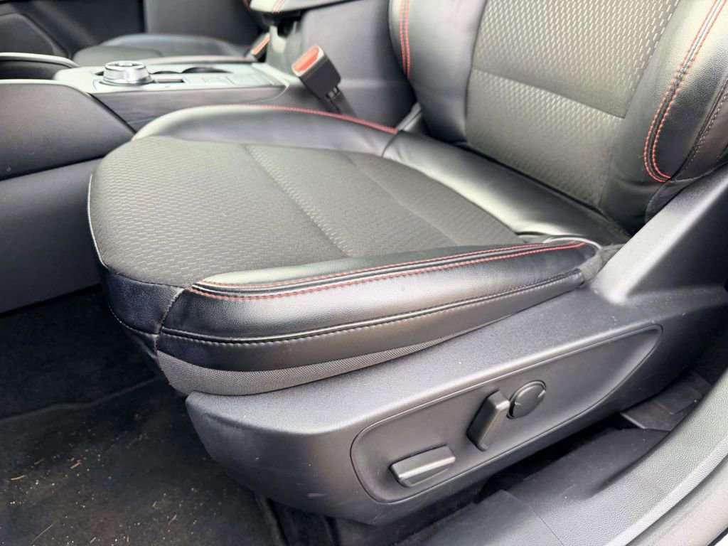 Used 2025 Ford Escape ST-Line image 18