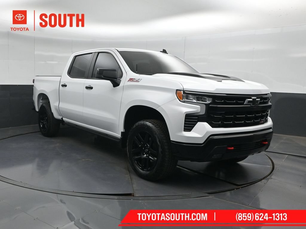 Used 2025 Chevrolet Silverado 1500 LT Trail Boss w/ Convenience Package II AWD/4WD image 4